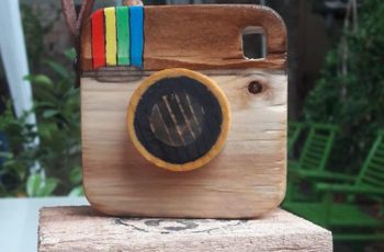 Aparat foto Instagram realizat din lemn reciclat (paleti)