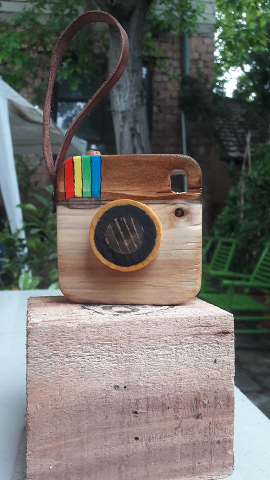 Aparat foto Instagram realizat din lemn reciclat (paleti)