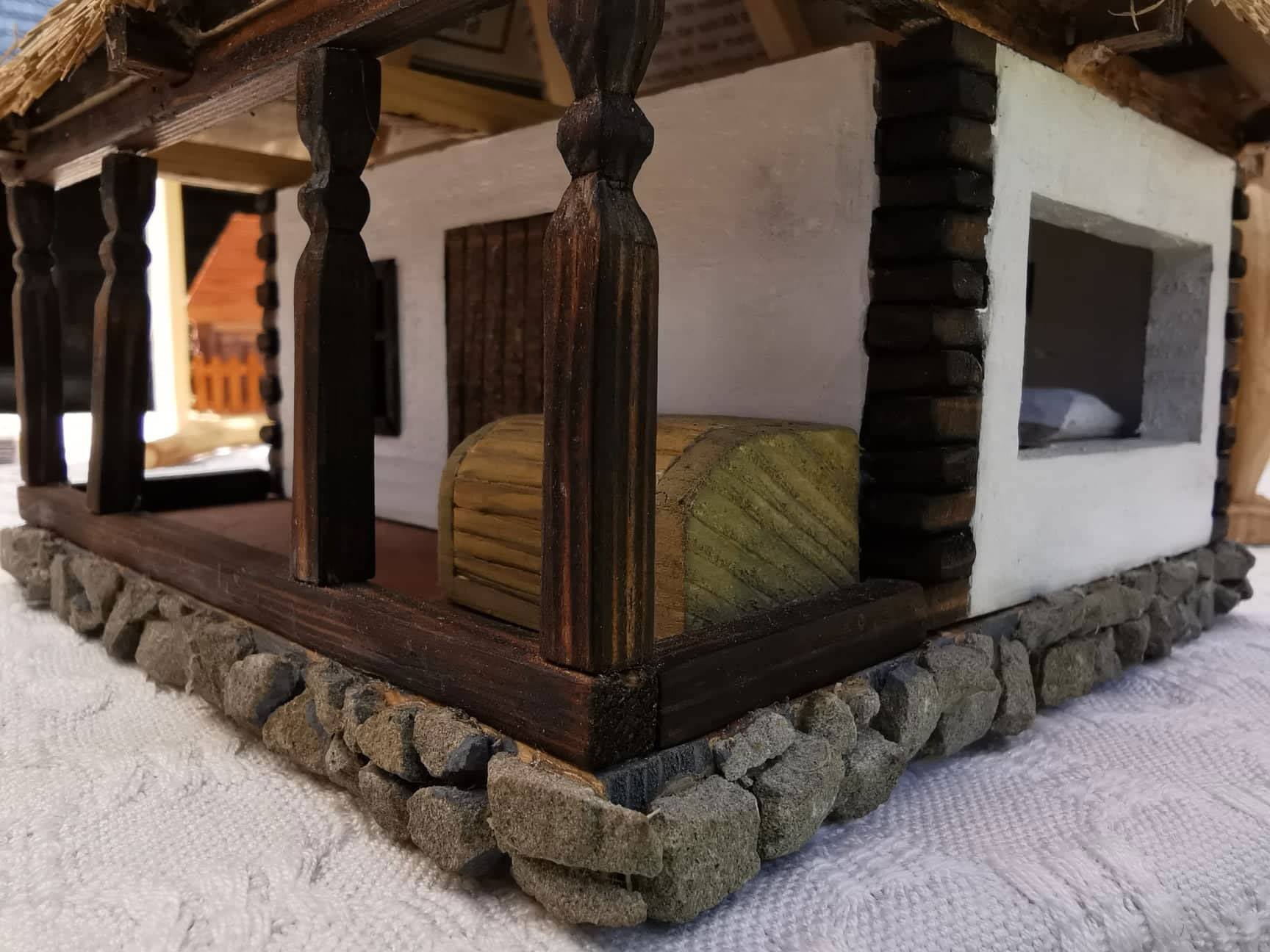 Casa traditionala in miniatura - casa oloierului din judetul Hunedoara