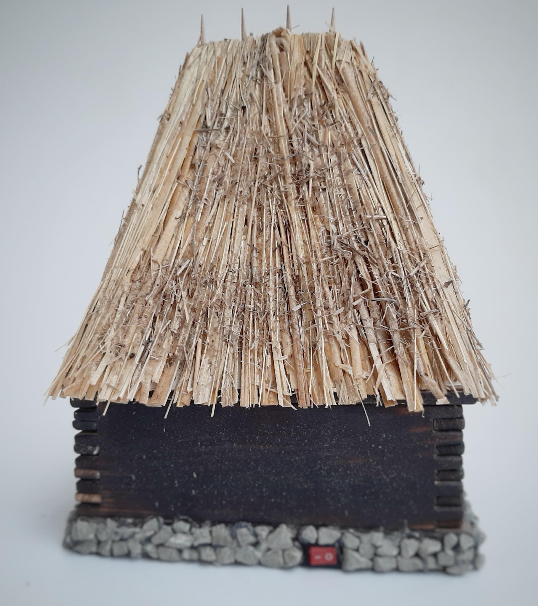Căsută traditională în miniatură (Livada, judetul Hunedoara)