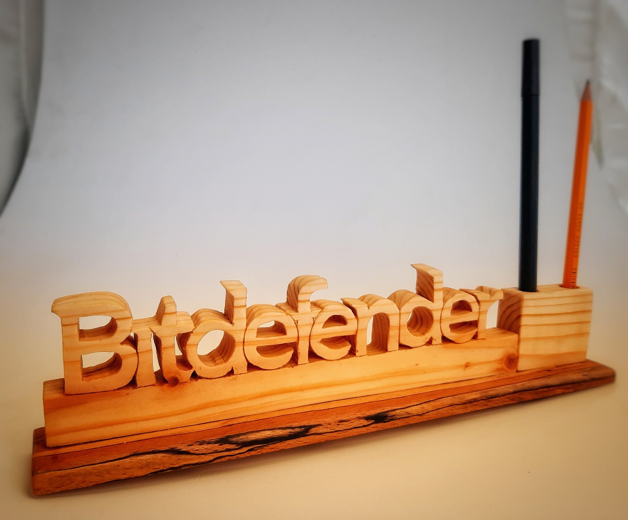 Suport pentru creioane și pixuri personalizat - BitDefender