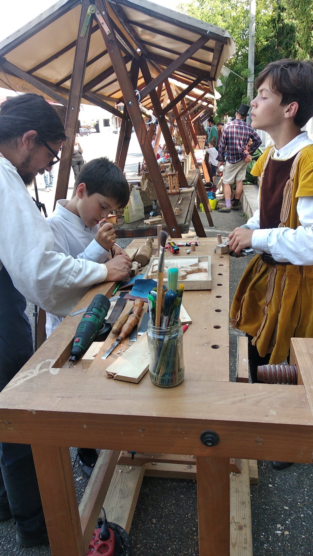 Atelier de lucru în lemn la Cruciada Culturală Cetatea Deva