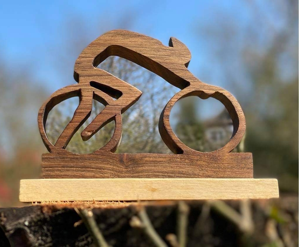 Cadou biciclist din lemn