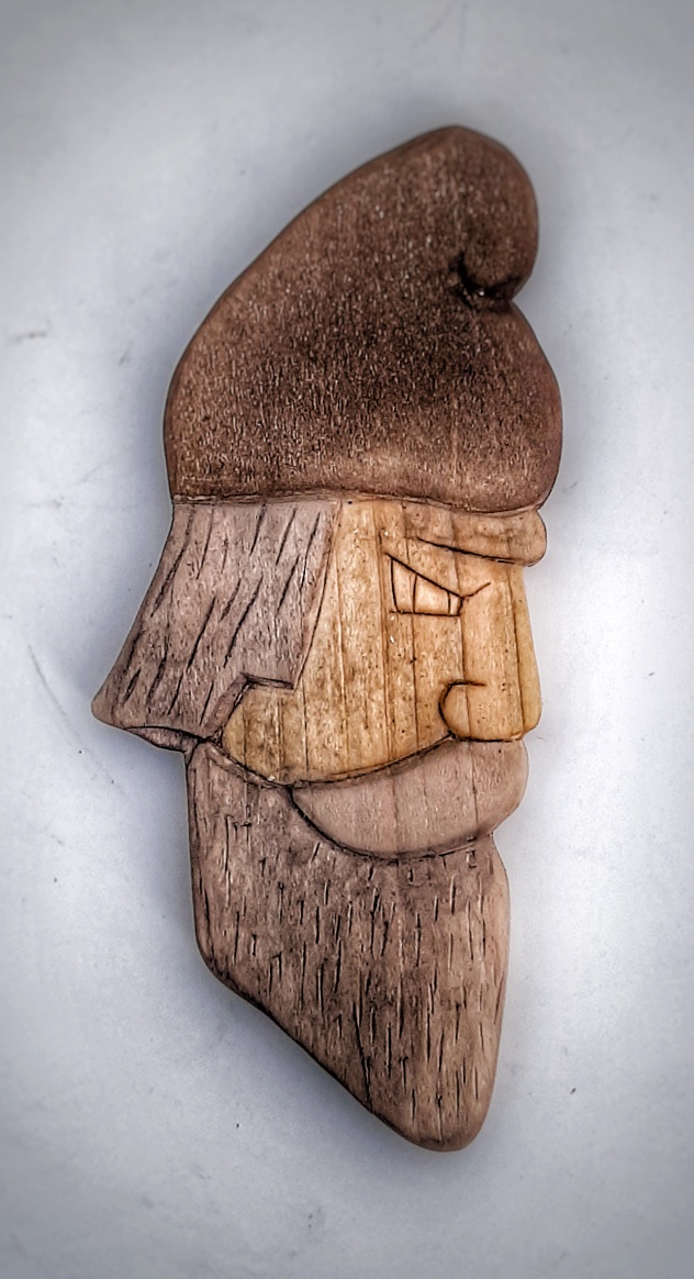 Profil de dac realizat din lemn